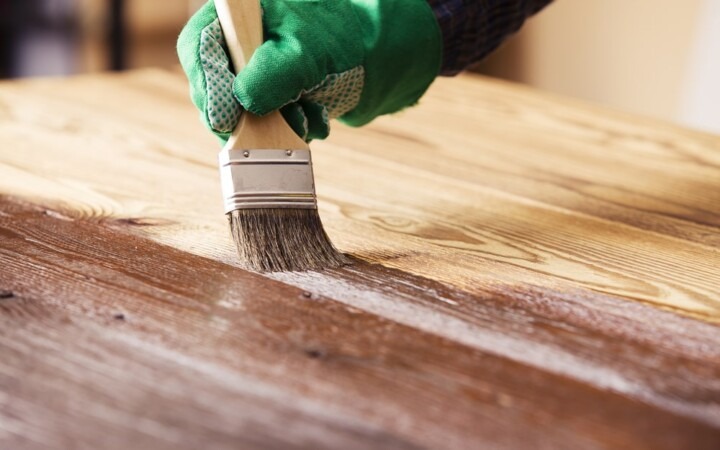 Peindre et protéger une terrasse extérieure en bois